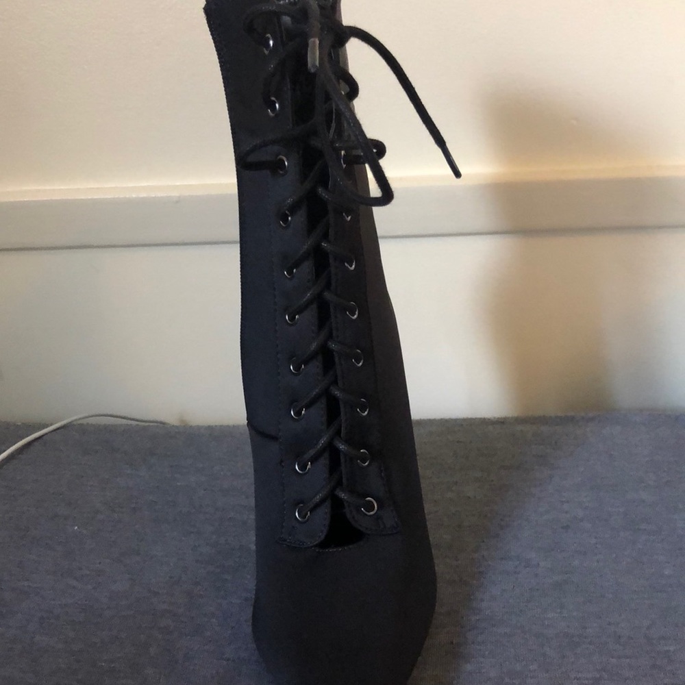 Heels - Picture 3 of 3